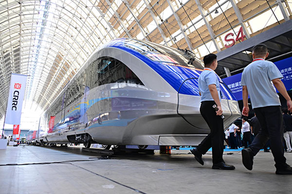 碳纖維賦能！我國首列中國標(biāo)準智能市域列車亮相，減重30%引領(lǐng)綠色出行新變革